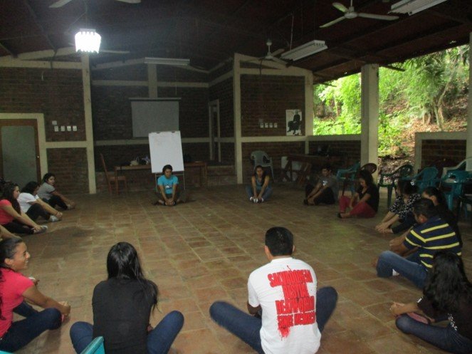 Capacitaciones en temas de organización e incidencia, derechos humanos, teatro, entre otros.
